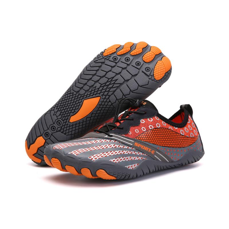 Nieuwe antislip aquaschoenen voor buiten