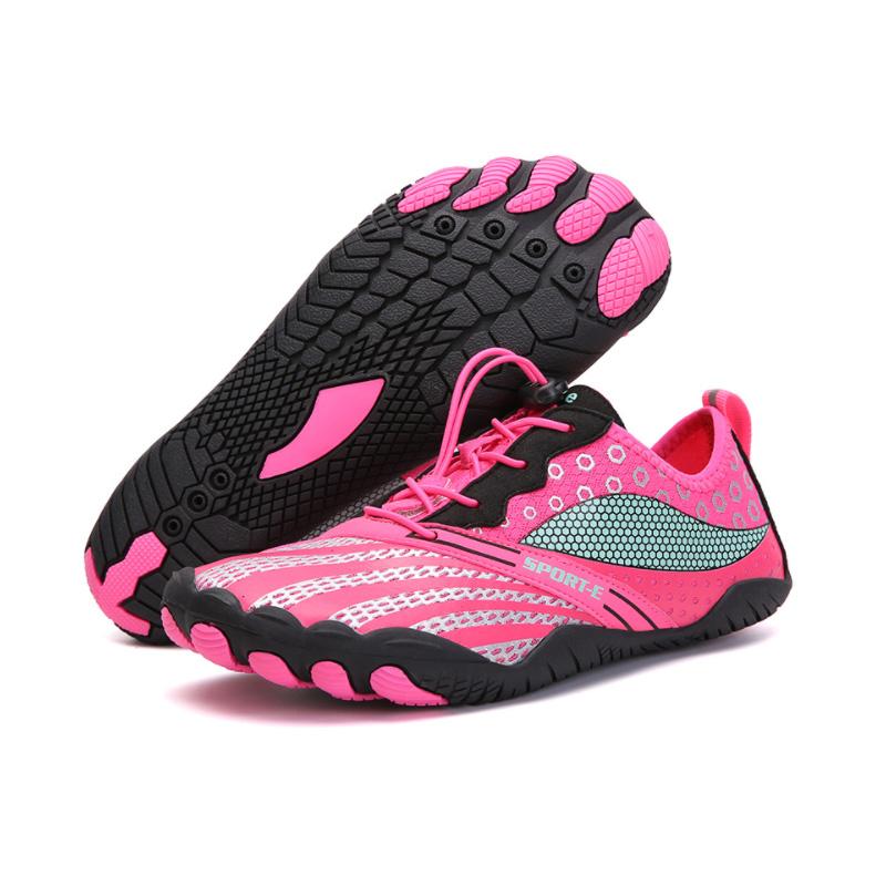 Nieuwe antislip aquaschoenen voor buiten