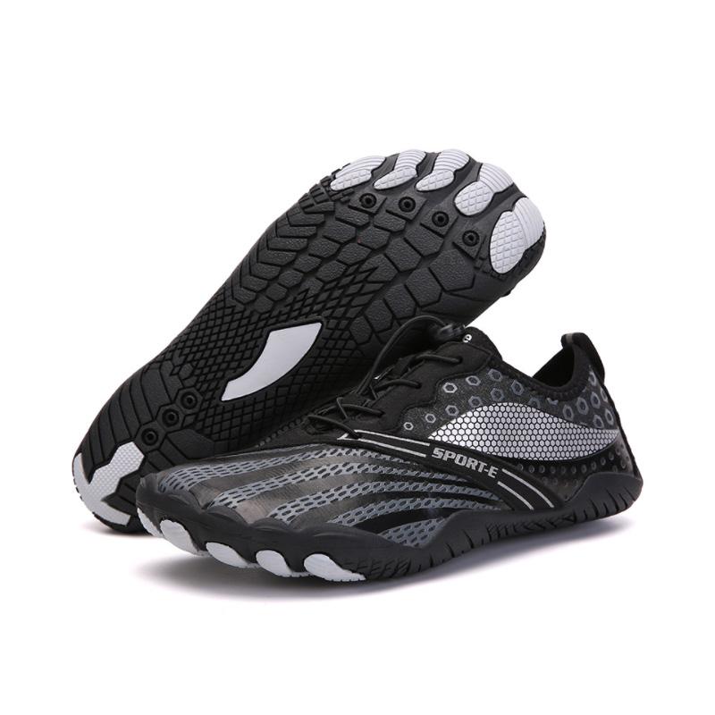 Nieuwe antislip aquaschoenen voor buiten