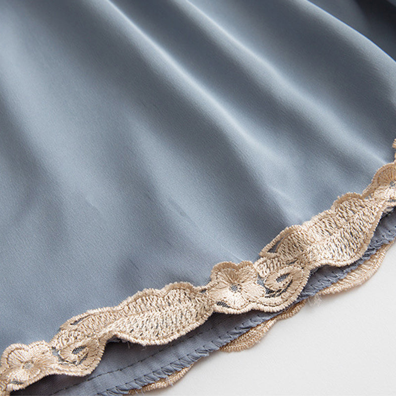 Zachte comfortabele pyjama van ijszijde met kant