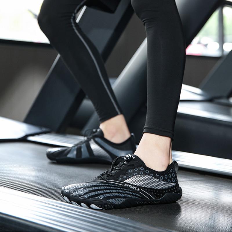 Nieuwe antislip aquaschoenen voor buiten