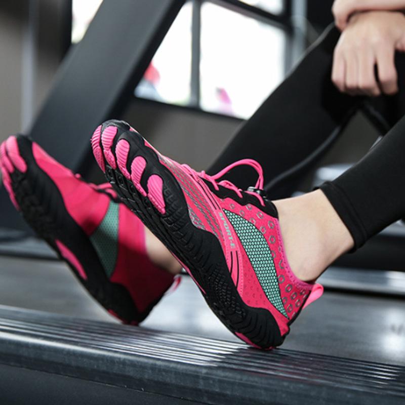 Nieuwe antislip aquaschoenen voor buiten